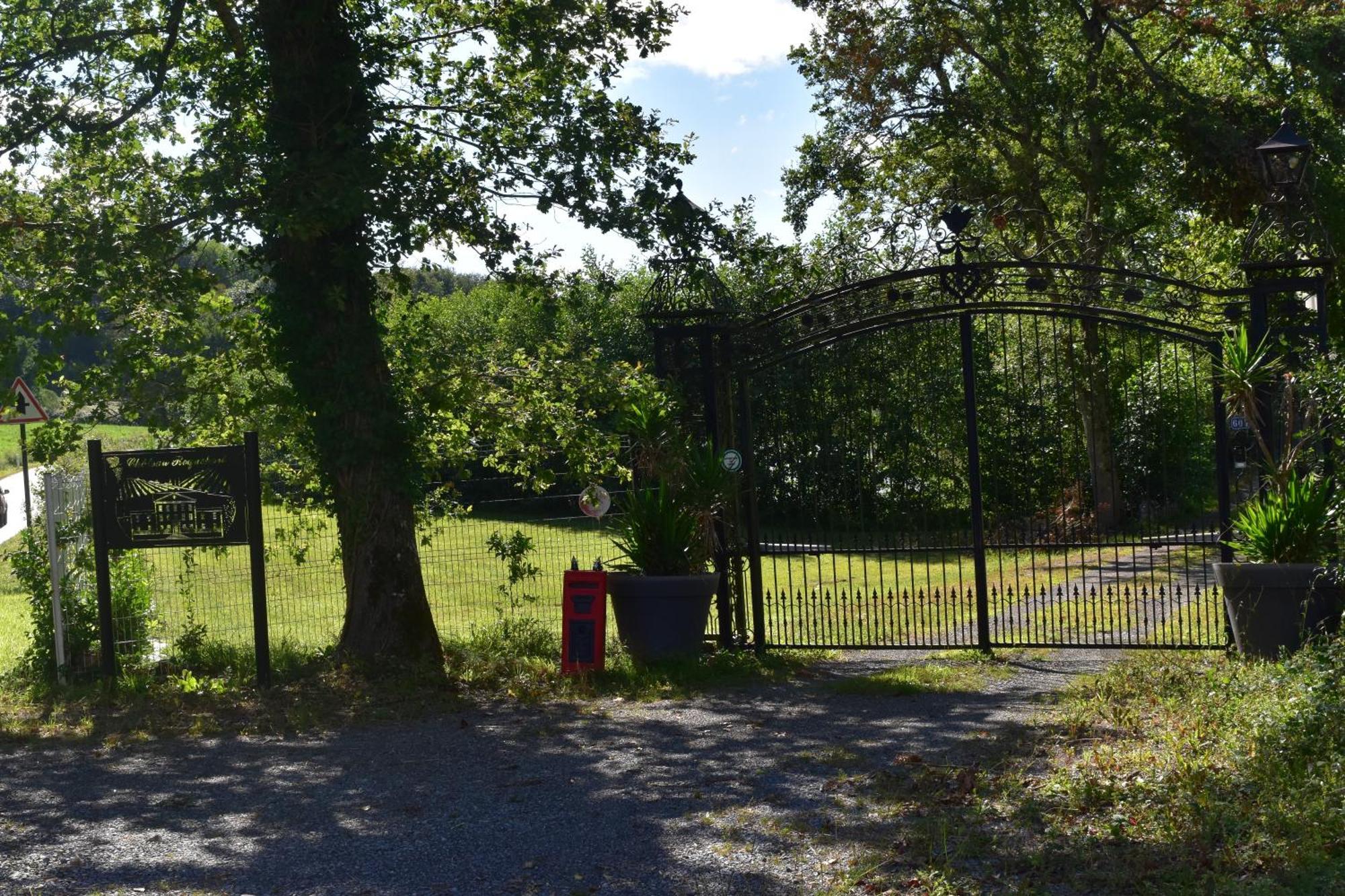 Chateau Roquehort Avec Ev Recharge Point 22Kw Monein Zewnętrze zdjęcie